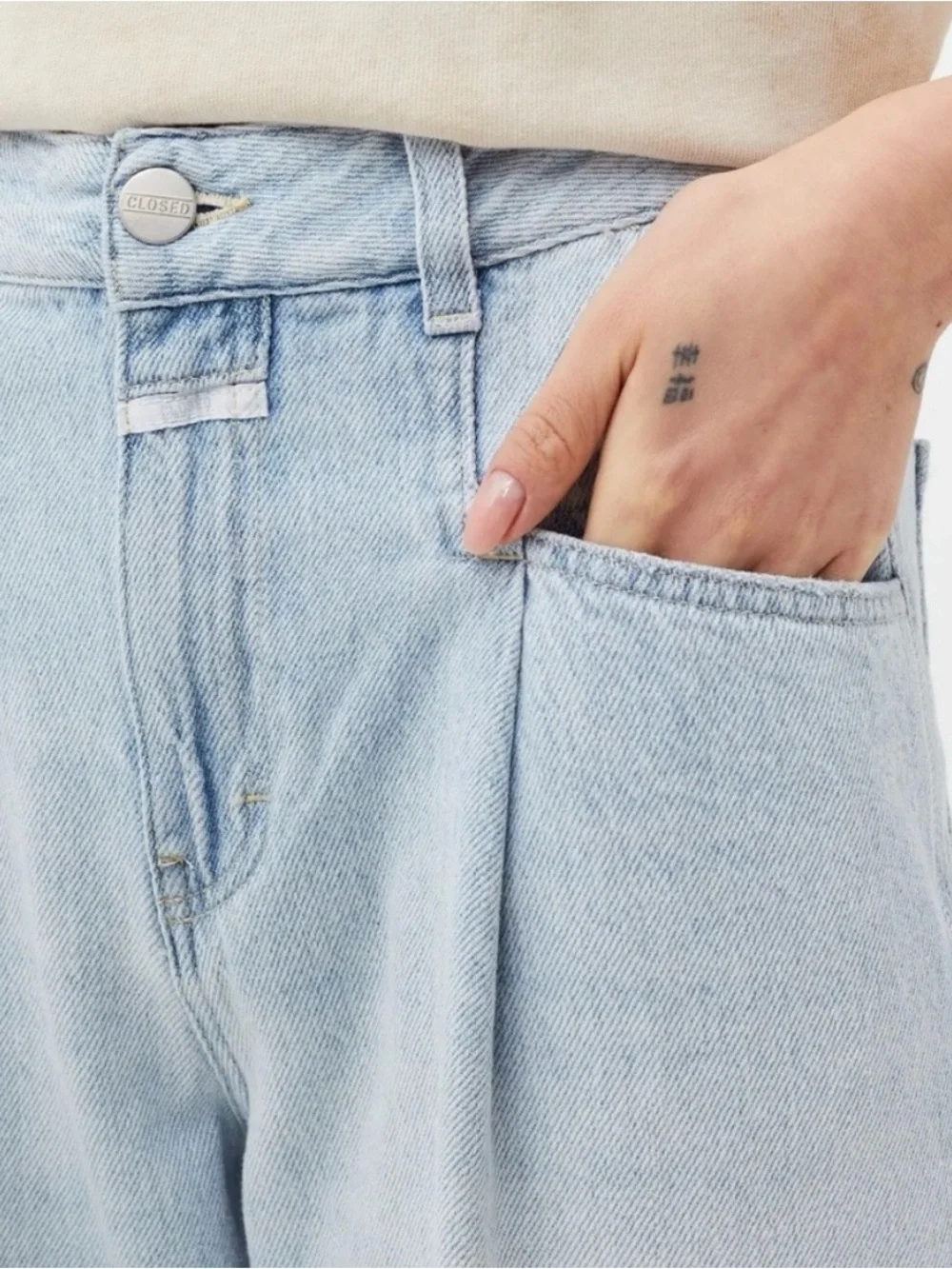 Closed light blue